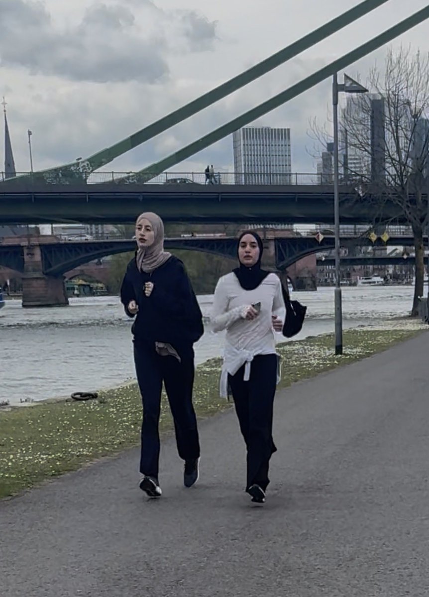 ELIZABETH LANE tweet media