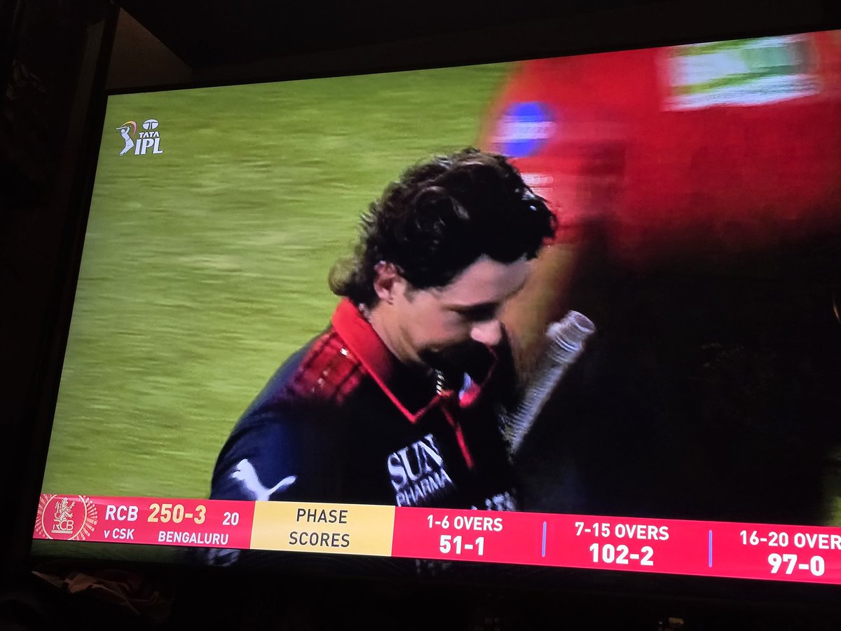 nitecrawlerz's tweet image. Brutal hitting by Tim David
#Rcb #RCBvsCSK #ipl20206