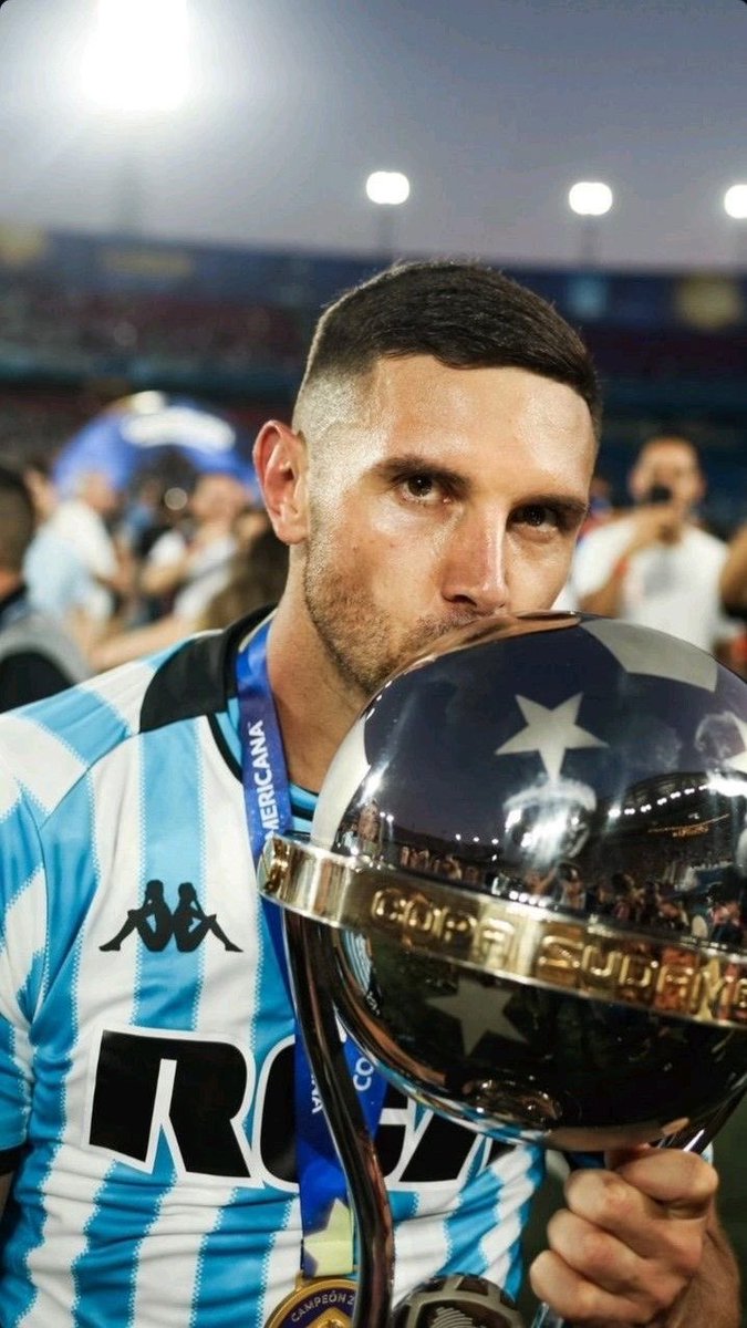 Hachita's tweet image. El principal pecado de #Racing en el clásico fue sobrar un clásico. Si hay algo que caracterizó a los equipos de Costas en 2024 y 2025 fue tomarse los partidos de este estilo seriamente, sabiendo que no sobra nada. Por eso se impuso en la mayoría

Maravilla Martinez es humano.