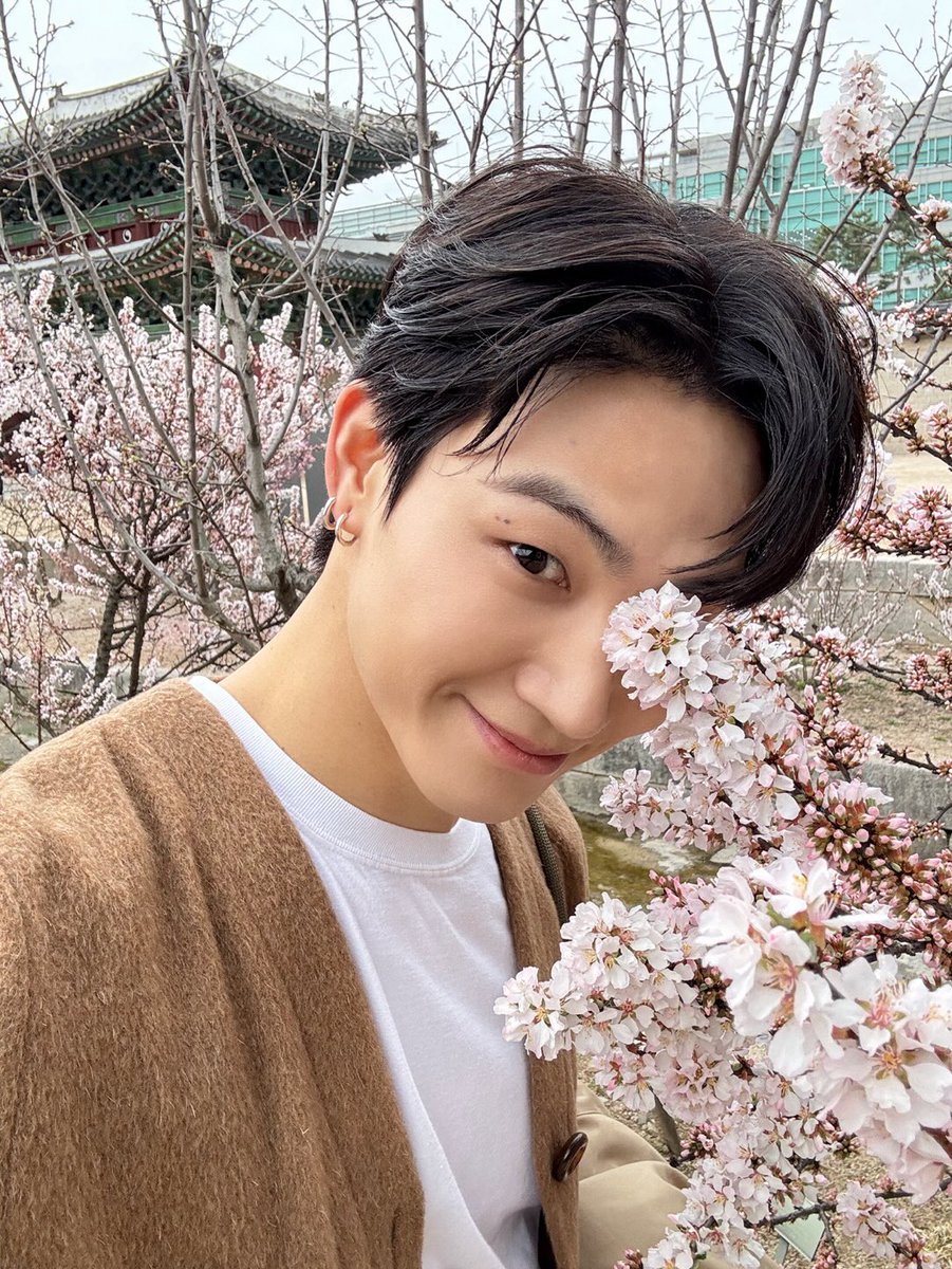 🌸 ➡️ 🌸

#JAYB #Def #제이비 #GOT7 #Õffshore <a href="/jaybnow_hr/">JAY B</a>