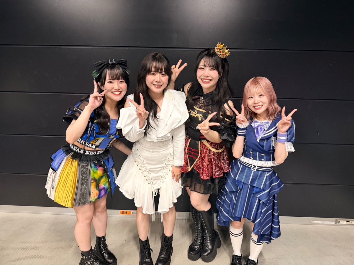 ShigaoyaG's tweet image. 昨日のminiTIFとUuka生誕祭で、連続でゴリラホールでみたけど、#feelNEO Uukaが推してるの納得。
ペンラの要らないアイドル枠を超えた #monologue は壮大。
万人受けの対バンなら、ペンラ片手での #weekday は初めて聴いても参加型の一体感は楽しかった🦍
コラボの未来予想図IIはレベチで圧巻。