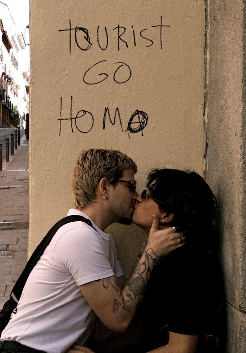 tourist go homo