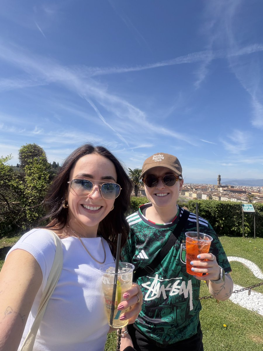 becca_phythian's tweet photo. Another day, another Hugo 🍹 https://t.co/aYSppsPfs3