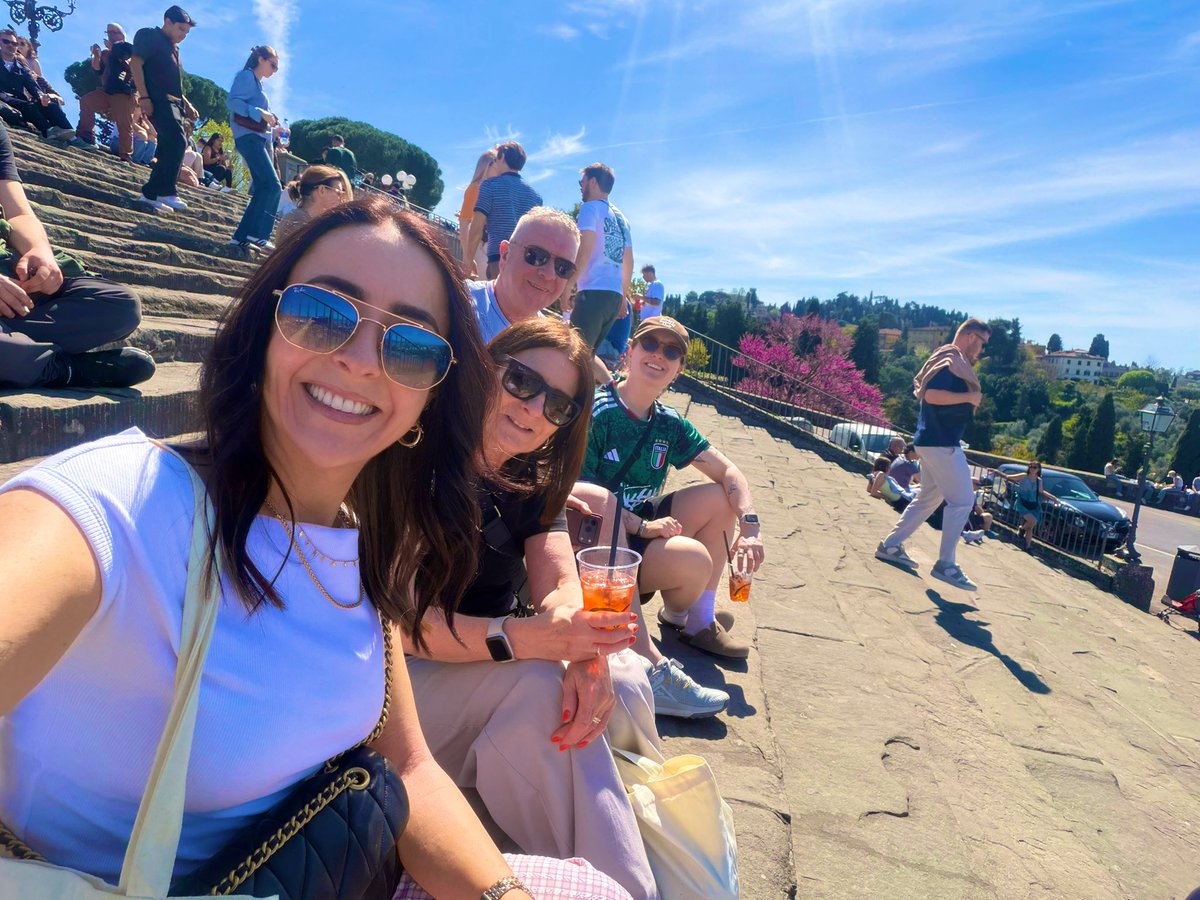 becca_phythian's tweet photo. Another day, another Hugo 🍹 https://t.co/aYSppsPfs3