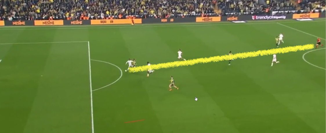 Yapay zekanın ölçümüne göre yasin kol ile nenenin mesafesi 33 metre.
Yahu hadi penaltı diyelim,
Bir hakemin bu mesafe de hele de koşu halinde bir hakemin,
Bırakın hakemi bir robotun bile 
Bu pozüsyon süzmesinin imkanı yok…
Siyasetin takımı yine ittirildi…
#FBvBJK