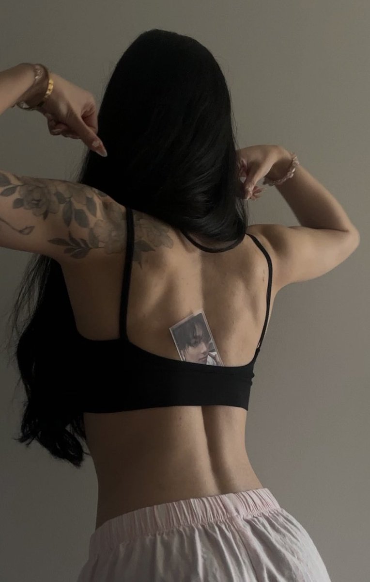 moaning as i lick up jeno’s buttcrack ❀ ia tweet media