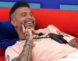 esumbroculo's tweet photo. evinha podes sempre começar um novo capítulo aí dentro #sstvi https://t.co/sHbMhhcq5y