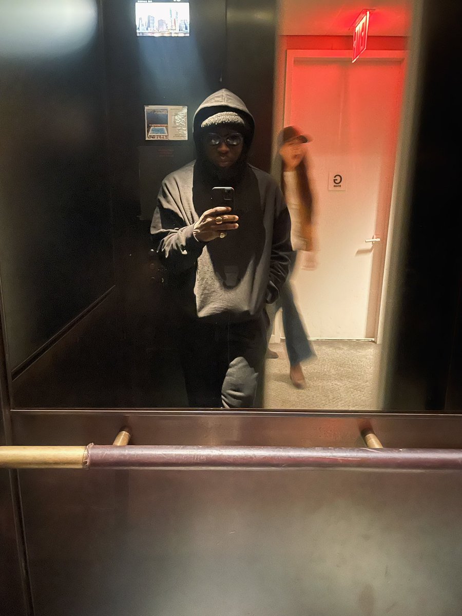 M.anifest tweet media