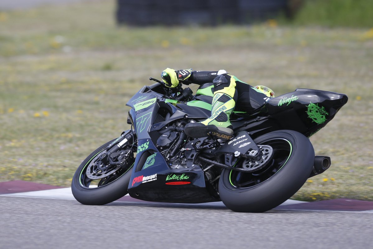 DomiAegerter77's tweet image. Testing the new #636 Kawasaki training Bike @circuitdelanneaudurhin with @speerracing 

#sunday #fun #work #77 

🧑‍🔧 @pevi_1969 🏍️@pvm_motosport_gmbh 👩‍🔧 @manuelastadler 

📸: @sportfototrescher 

domi77.com
