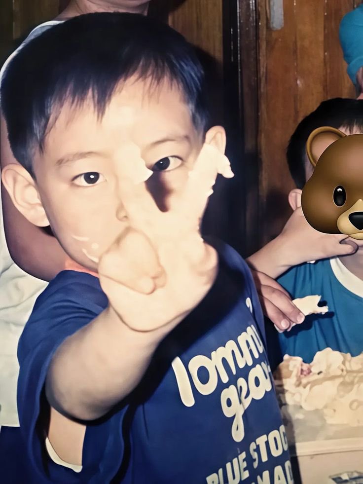 vantmin's tweet photo. BAWLING CAUSE HES JUST THE SAME LITTLE BABES https://t.co/CY45WPkoTy