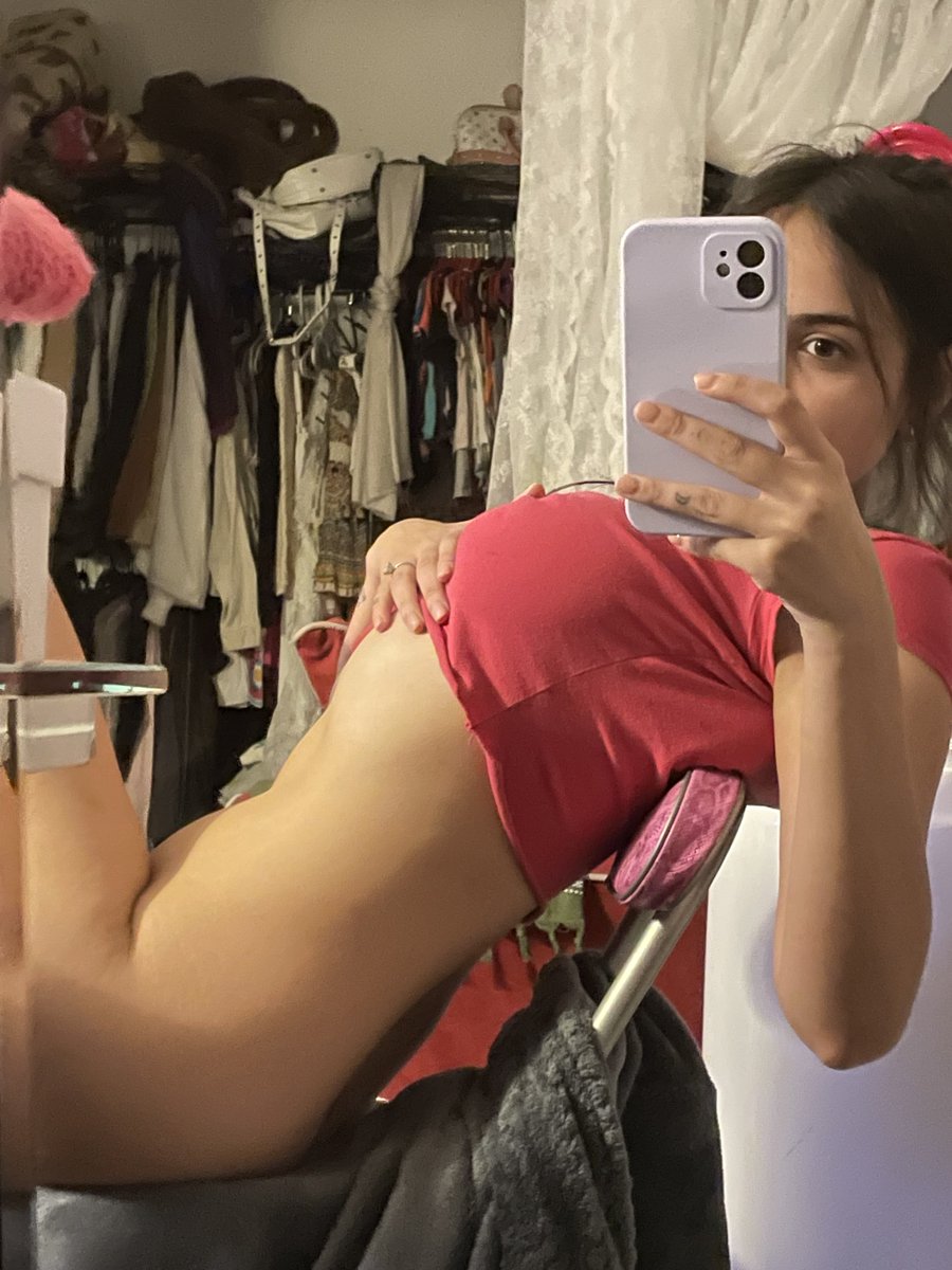 emi 💘 tweet media