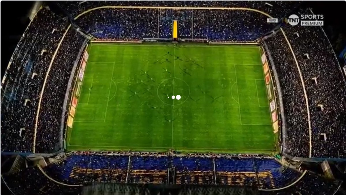 Y si en lugar de agregar....sacan una tribuna?