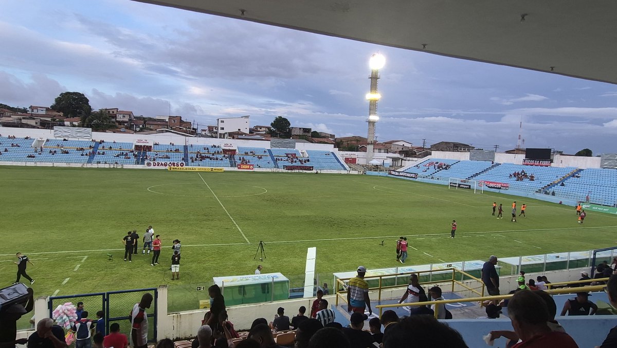 #SérieD2026 | Intervalo no Nhozinho Santos: Moto Club 🇦🇱 0x1 Parnahyba. Que jogo HORRÍVEL do Papão. Uma das piores partidas de futebol que presenciei. Assustador o bate-cabeça dos atletas rubro-negros contra o time piauiense. Tem que melhorar MUITO o trabalho do Tonet