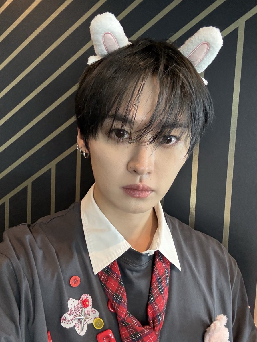 LeeKnowBrasil's tweet image. ↱#PIC 🐰 04.04.26↲ Lindo! #LEEKNOW via 🫧

#스트레이키즈 #리노 #LEEKNOW #StrayKids @Stray_Kids 💐

Cr. staysday6
