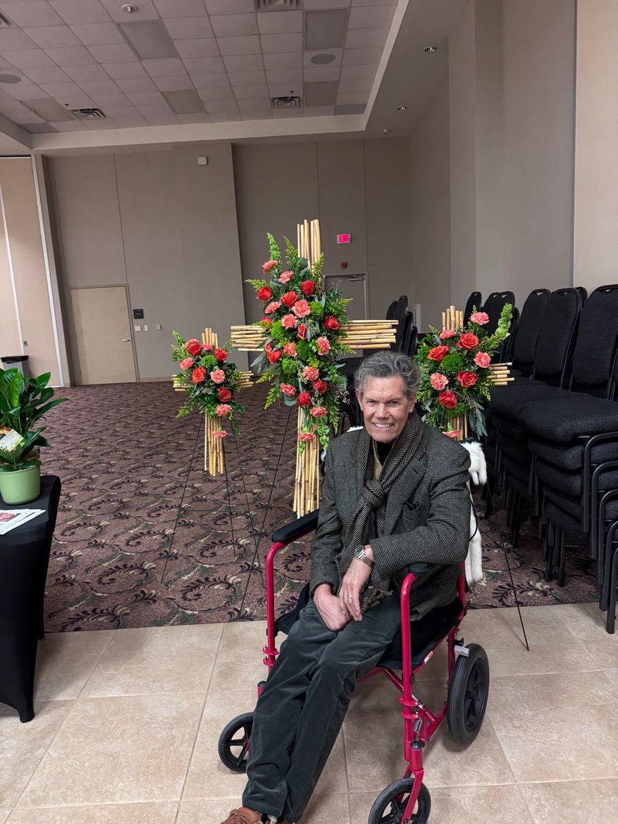 Randy Travis tweet media