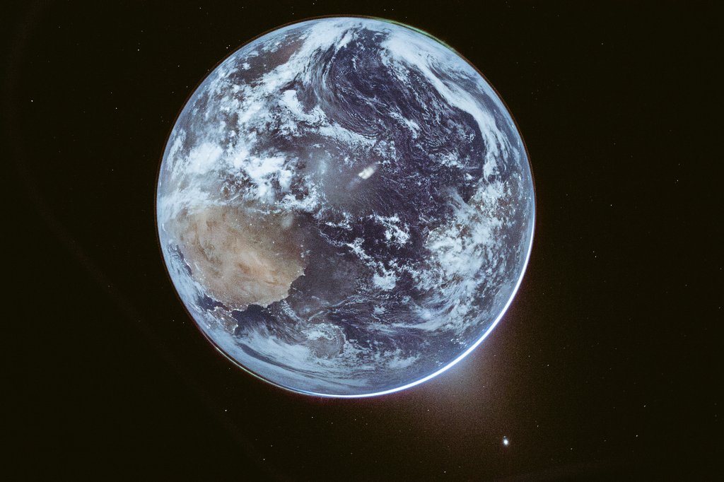 hrioseco's tweet photo. Las primeras imágenes desde la cápsula #Orión exhiben fenómenos como la aurora boreal y la luz zodiacal, mientras la tripulación cumple una histórica travesía
2026 y 1972
Alguna diferencia? https://t.co/2OfyhMFxDv