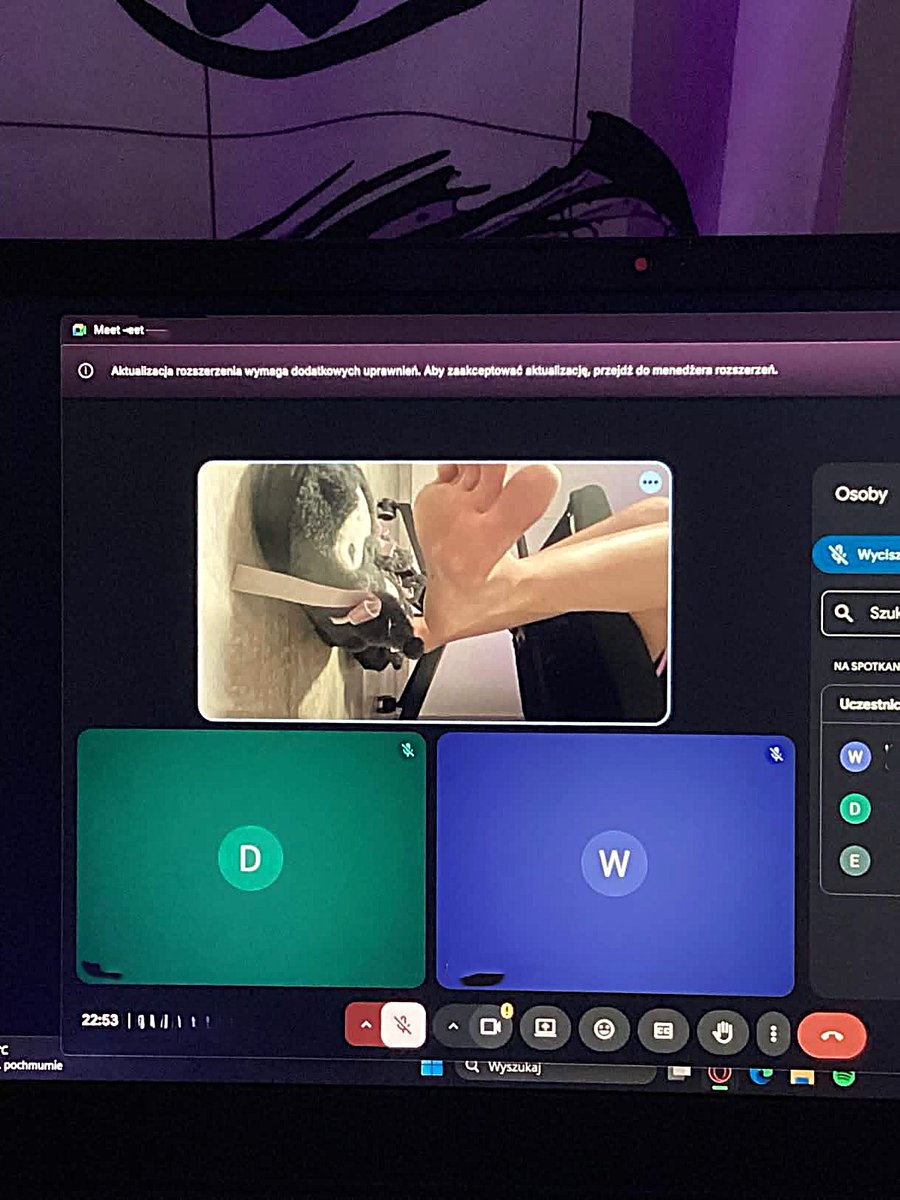 Moi chłopcy już grzecznie modlą się do nich na live... A ty? Dołącz, póki transmisja trwa ;)