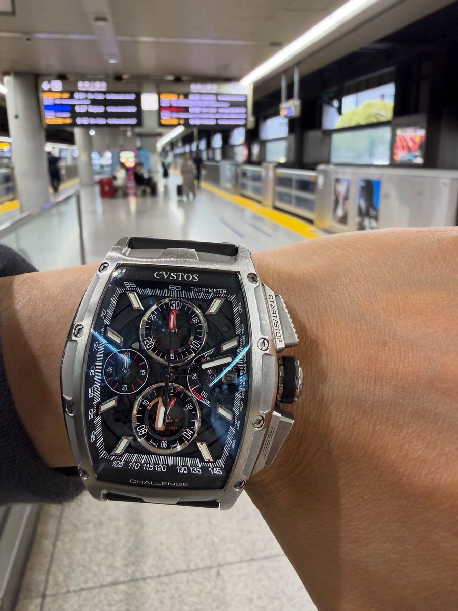 takuto_iguchi's tweet photo. これから移動開始🚅今日も頑張りましょ💪最近 #CVSTOS 率高め⌚️ https://t.co/i3wz9hkYPn