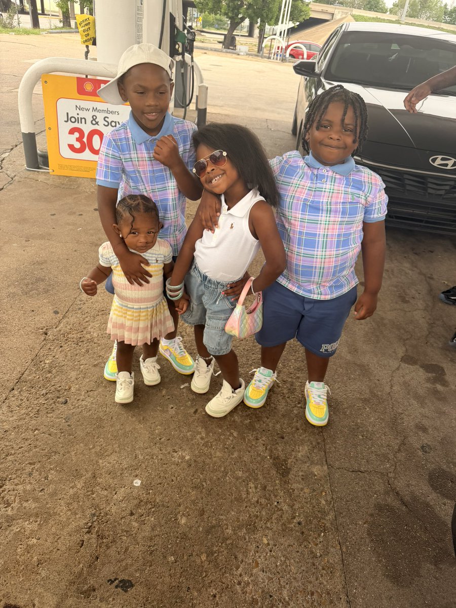 bluecheesetati's tweet photo. Big mama 4 kids 🐣🫶🏾 https://t.co/GZrjI5gUDi