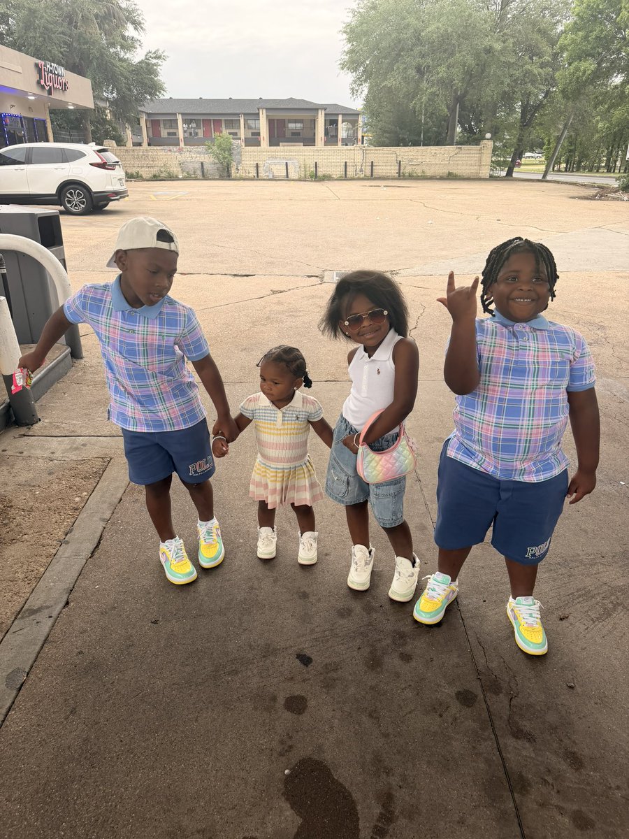 bluecheesetati's tweet photo. Big mama 4 kids 🐣🫶🏾 https://t.co/GZrjI5gUDi