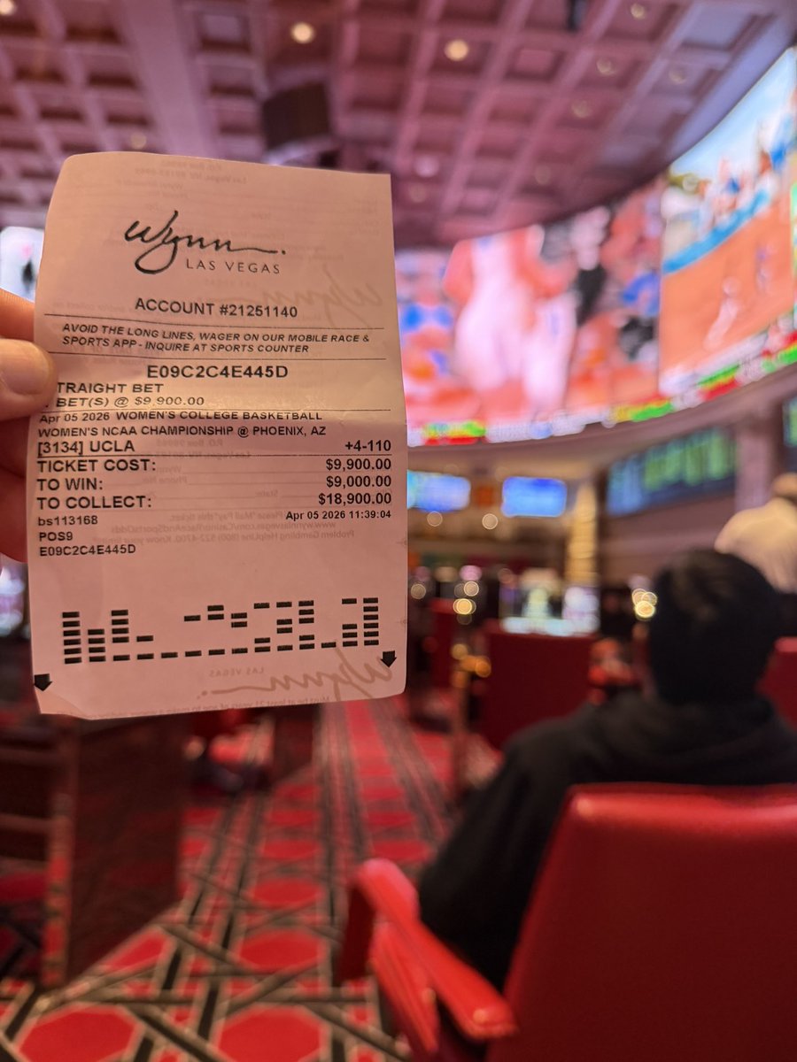 nikihuss209's tweet image. Once i saw that dyke ho3 coach in Balenciaga i knew i was good. They don’t call me the bounce back 👑 for nothing. Rolling this all onto my super super max next! 
#ucla #gamblingX #cuntball