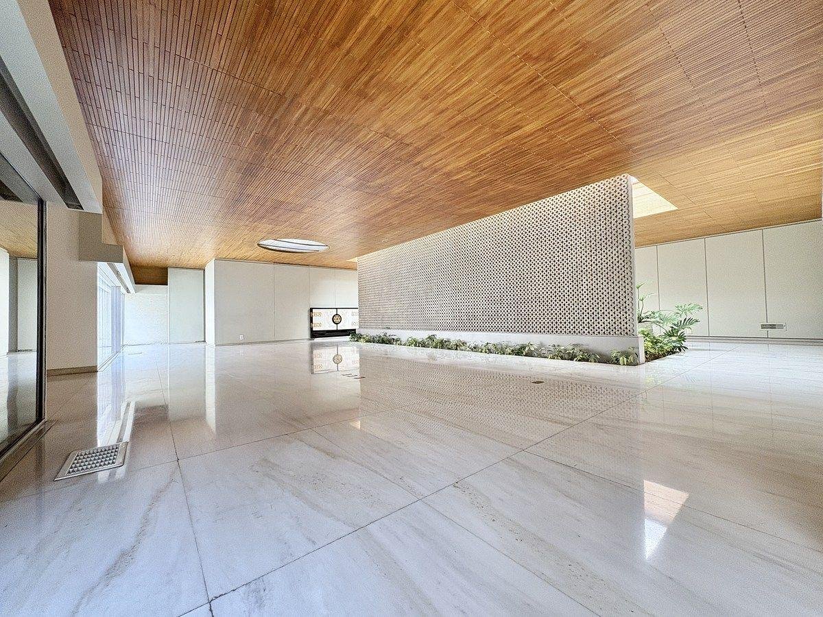 BowTiedPassport tweet media