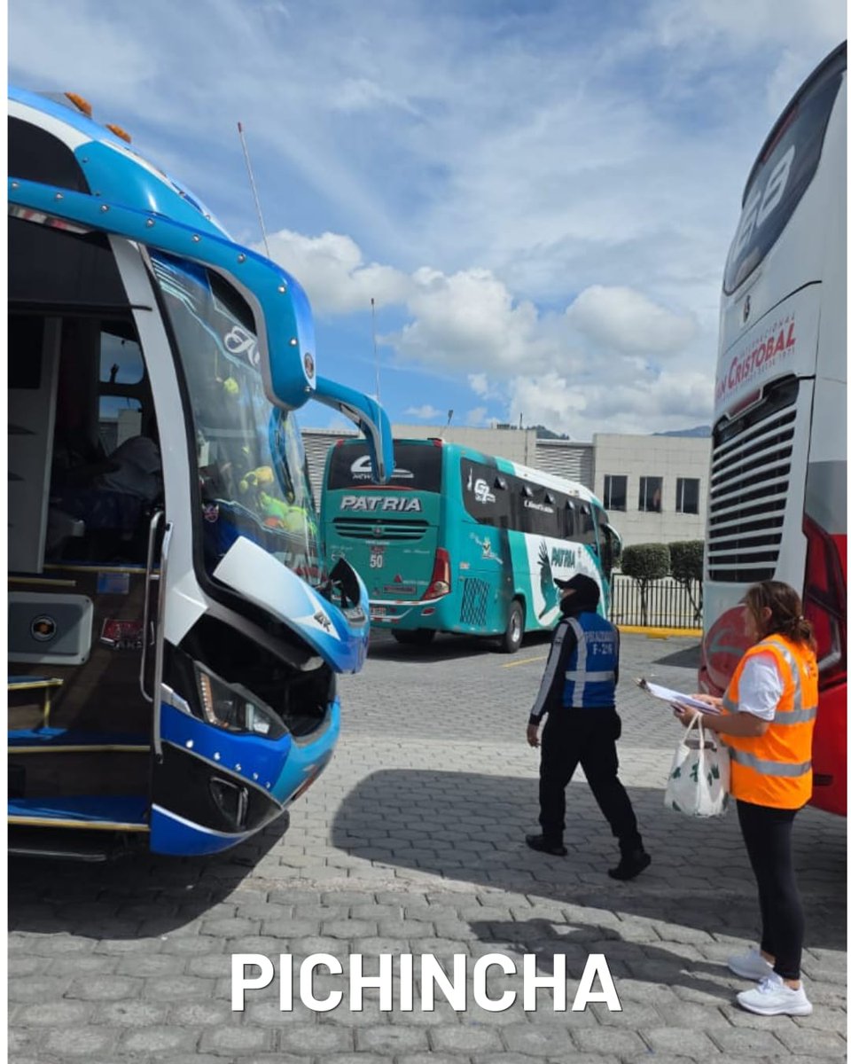 W Radio Ec tweet media