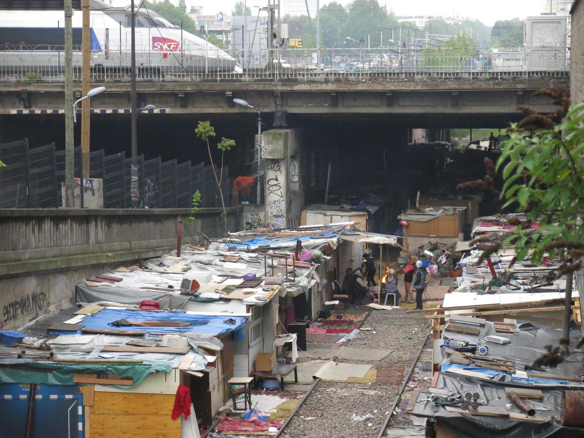 Fdesouche.com est une revue de presse tweet media