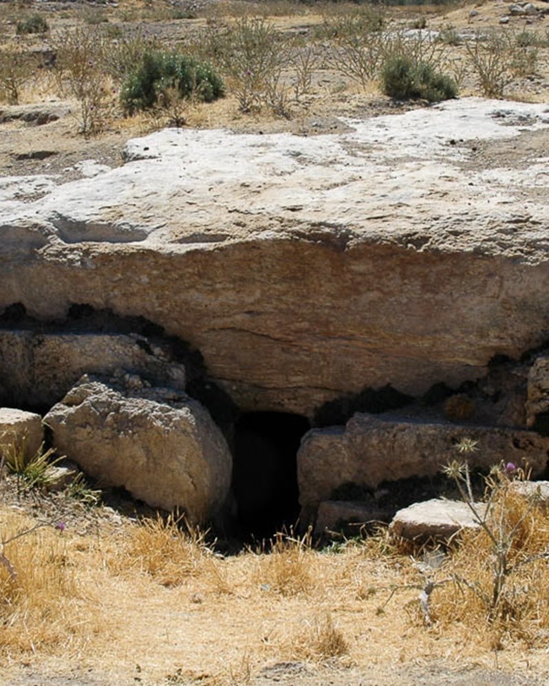 BiblePlaces's tweet image. “He is not here, for he has risen, as he said.” — Matthew 28:6

Today we celebrate the risen Christ. Tombs like these help us picture the setting of that first Easter morning, when the stone was rolled away and the tomb was found empty.

#ResurrectionSunday #BiblePlaces
