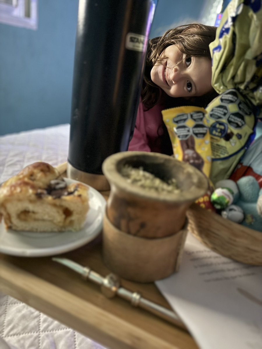 ¡Que hermoso domingo de pascuas! El descenso de temperatura habilita el buzo y el mate en la cama 😍