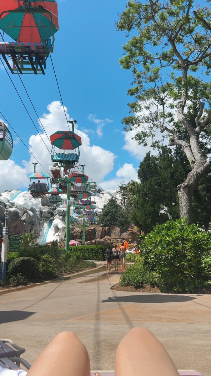 chrissy 🖤 tweet media