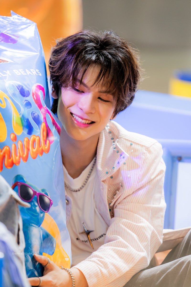 DarknessLight__'s tweet photo. ยังเป็นเด็กจิ๋วเหมือนเดิม ✨️✨️

#SiamCenterSummerxMFlowMusic
#SiamCenterxJollyBears
#Chaiklangthanakrid @Klang_nakubb https://t.co/ml9IFPe5gM