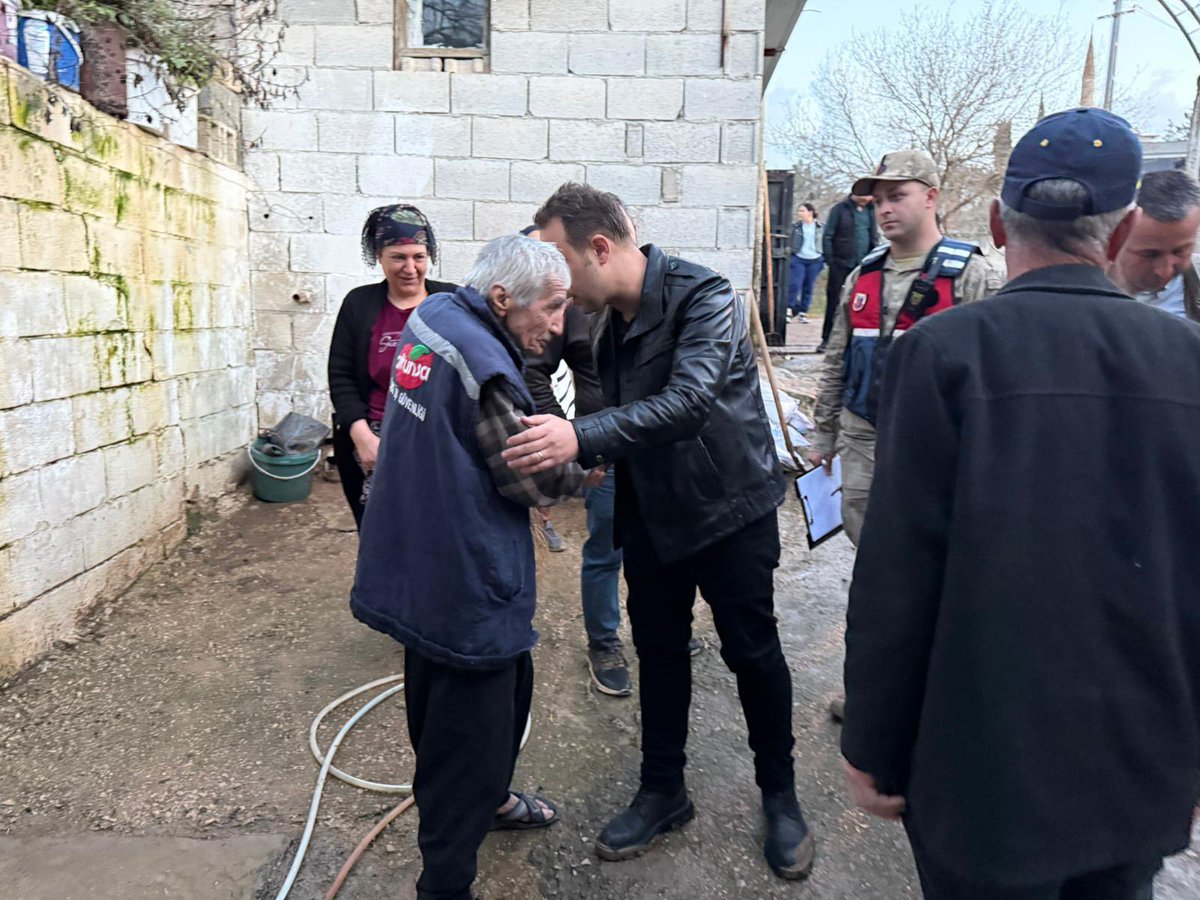 Kaymakamımız Sayın Erdem Karanfil, ilçemizde etkili olan yoğun yağışların ardından Kayapınar Köyü’nde bir vatandaşımızın ev ve ahırını su basması üzerine bölgeyi ziyaret ederek incelemelerde bulundu.

Yaşanan mağduriyetin giderilmesi için gerekli çalışmaların ivedilikle