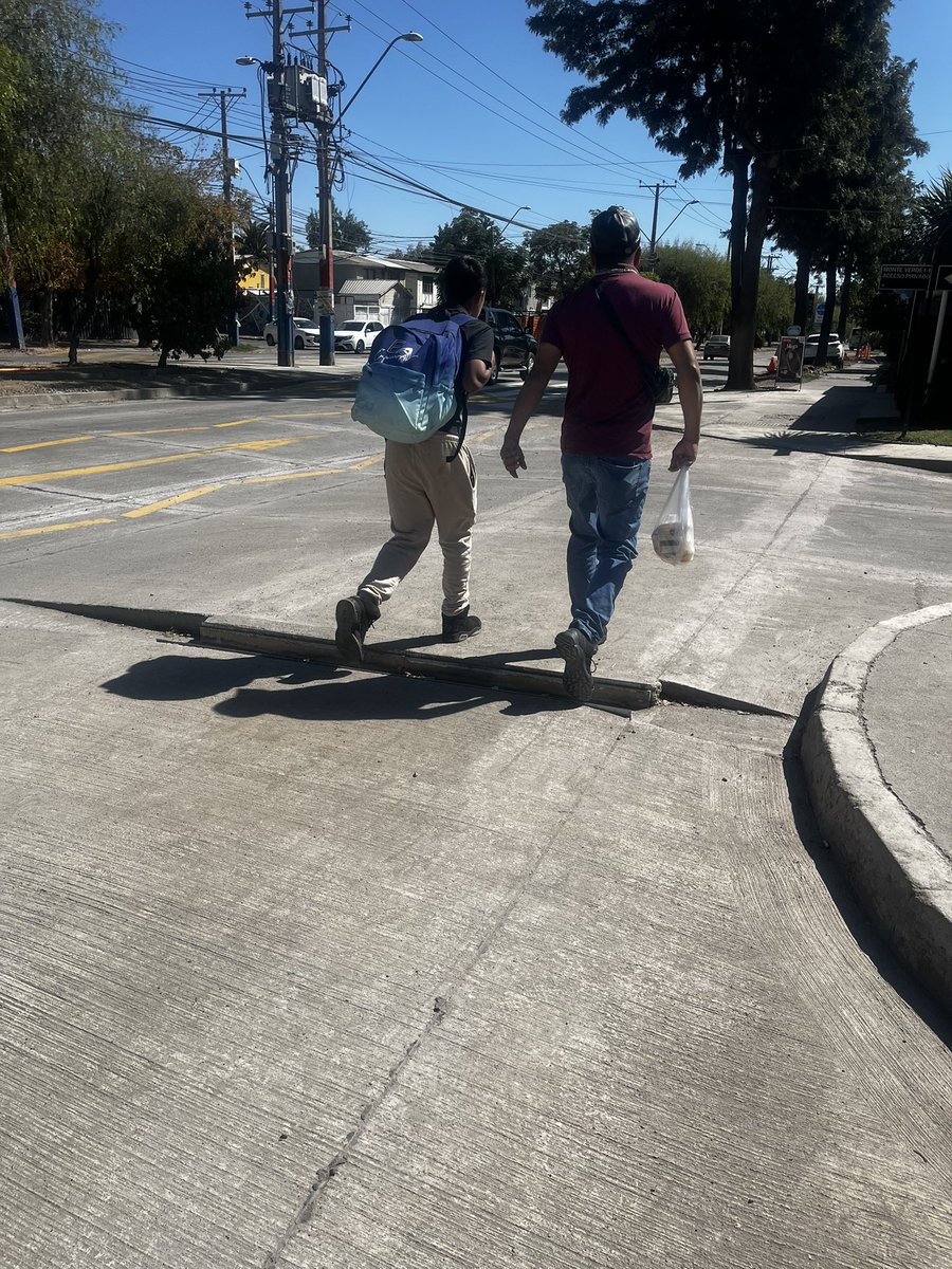 Richardcrea's tweet photo. @matiastoledoh @mpuentealto #alcalde estamos muy agradecidos por las mejoras en av Mexico, pero sólo un pequeño aporte. Estás canaletas deberían estar señaladas, ya han provocado varias "caídas". Ya que no están señaladas. Pintarlas amarillas ? Nose!!! https://t.co/OJfGZrNg9y