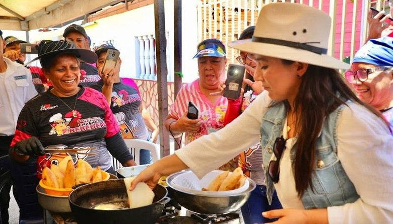 YVKE_Mundial's tweet image. III Edición de la Feria de la Empanada en Cumaná impulsa turismo y economía regional

#Sucre 

radiomundial.com.ve/iii-edicion-de…