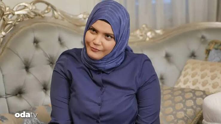 feveranp's tweet photo. feyza civelek koltuga isedigi icin senaryoda evin dekorasyonunu degistirdik diye sahne yazıp koltukları degistirmeleri https://t.co/IryoPhuR43
