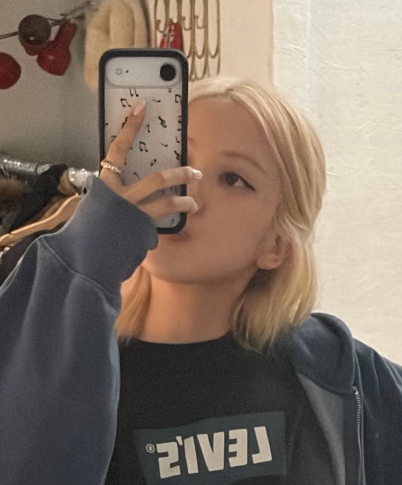 tinii⁴ ⏳ ; DEADLINE tweet media