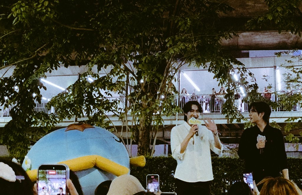 🌻'นฟ : OnlyFriendsDreamOn tweet media