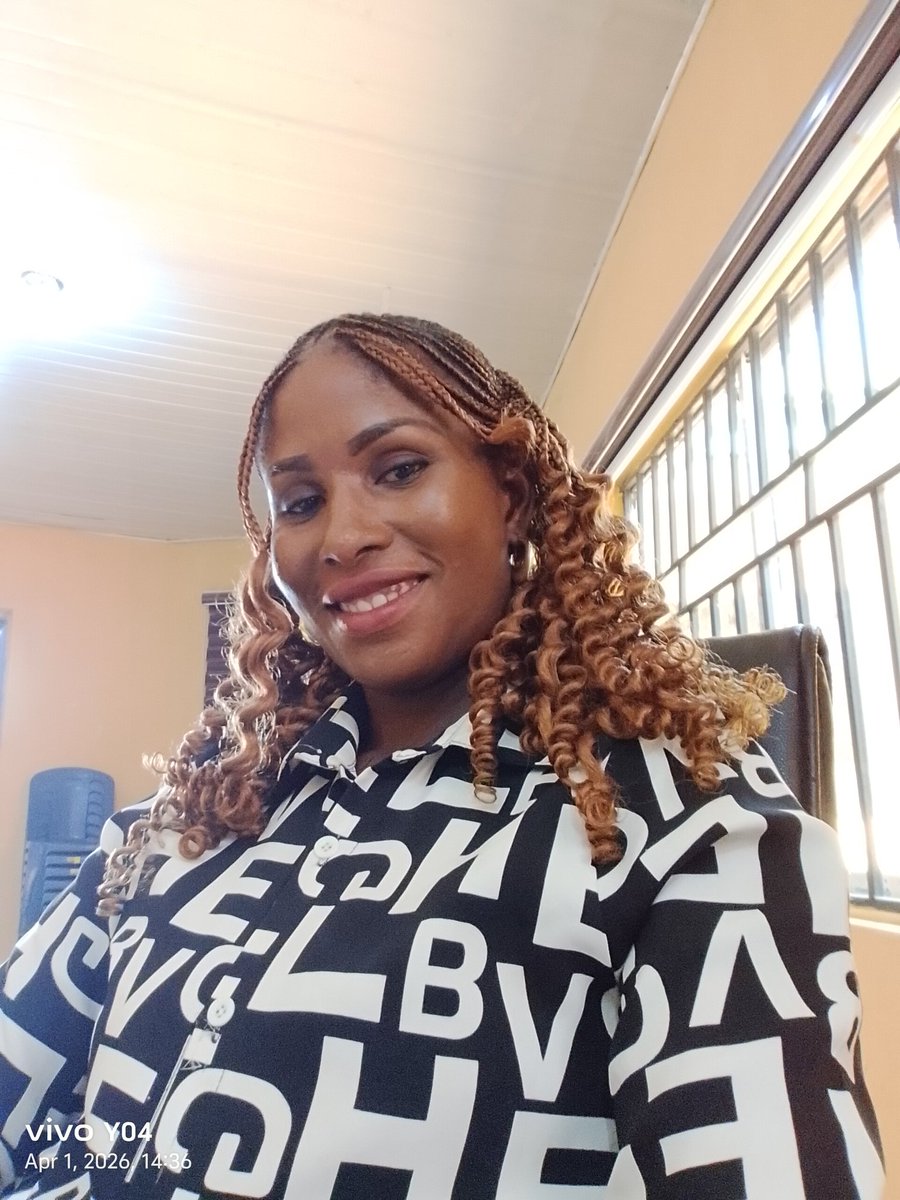 Omatemeries's tweet photo. @KeruboSk 42 mum of 2, aging backward. I drink lots of water, prioritize my peace and mind my business. https://t.co/EvAxzmdCXK
