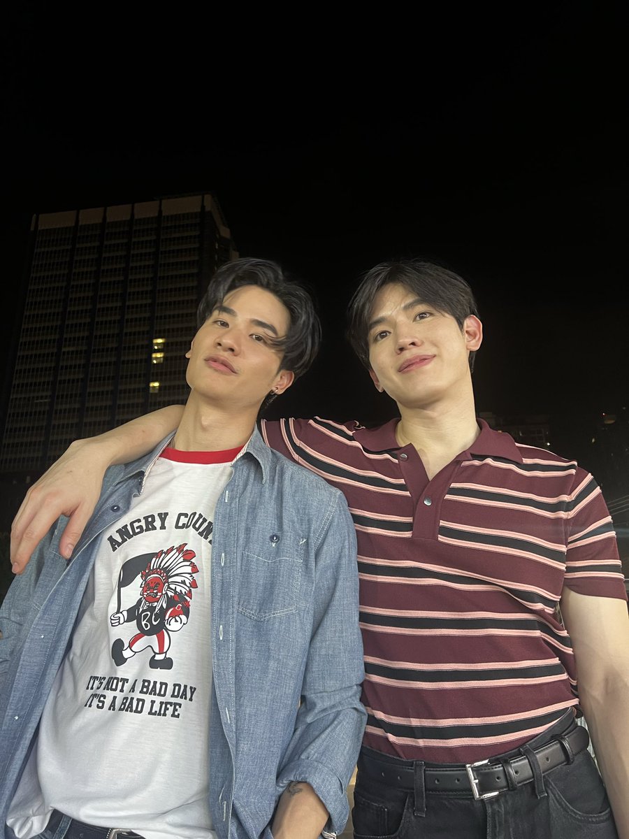 ดึกดื่นยืนสู้ #ADogAndAPlane