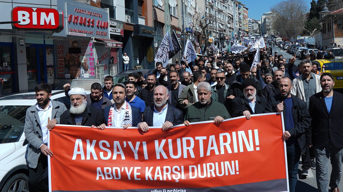 m_e_yldrm's tweet photo. Bugün Üsküdar’daydık.
Sömürgeci ABD ve işgalci Yahudi varlığının İslam coğrafyasına yönelik saldırganlığına karşı meydanlara indik.

Mescid-i Aksâ özgür olana, mazlumlar kurtulana, Raşidi Hilafet kurulup İslam yeryüzüne hakim olana dek susmayacağız.
Katılan, emek veren, dualarıyla destek olan tüm Müslümanlardan Allah razı olsun.

#AksayıKurtar #OrdularAksaya