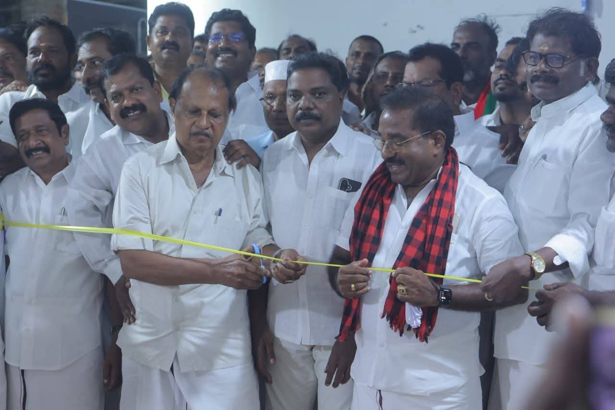 MaheshRDMK's tweet photo. கன்னியாகுமரி சட்டமன்ற தொகுதி மதசார்பற்ற முற்போக்கு கூட்டணியின் தலைமை தேர்தல் அலுவலகத்தை கொட்டாரம் பகுதியில் மாவட்ட அவைத்தலைவர் திரு. F.M.ராஜரத்தினம் அவர்கள் திறந்து வைத்தார்.தேர்தல் பணிகள் குறித்து கூட்டணி கட்சிகளுக்கு ஆலோசனை வழங்கினேன் உடன் கழக நிர்வாகிகள் மற்றும் கூட்டணி கட்சி நிர்வாகிகள் உட்பட பலர் கலந்து கொண்டனர்.

#VoteForDMK 
#ஸ்டாலின்_தொடரட்டும்
#தமிழ்நாடு_வெல்லட்டும் 
#DMK_Kanyakumari_East