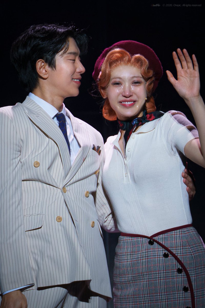_one_pic's tweet photo. 260302 뮤지컬 #보니앤클라이드 무대인사

∙ 클라이드   #윤현민
∙ 보니   #홍금비

미친 세상아 날 기억해 https://t.co/5lIlRW79DX