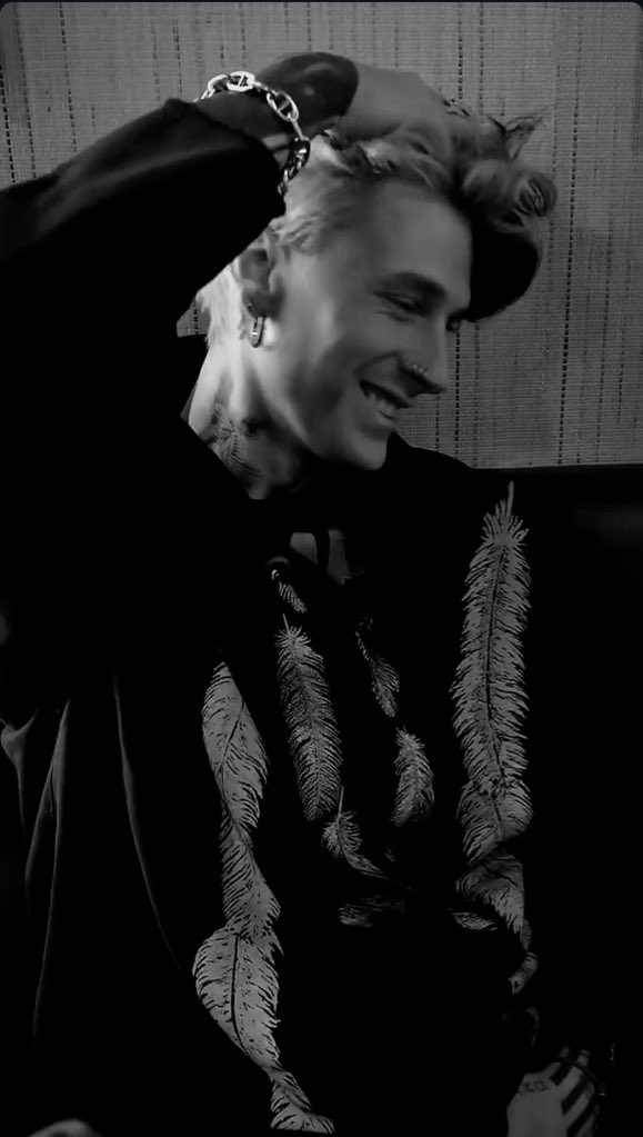 ESTalienXX's tweet image. #22DaysOfMGK