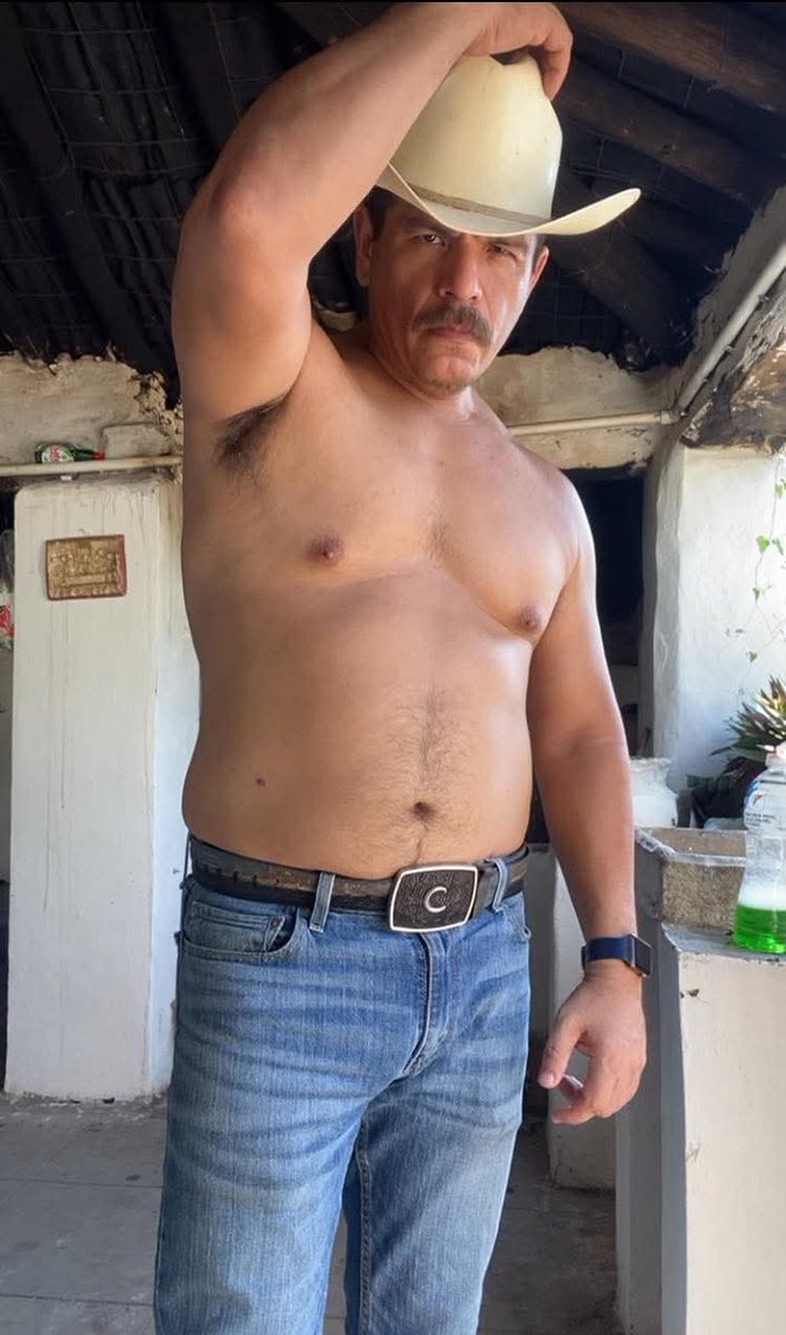 JMeza0607's tweet photo. Pero que rico macho!! 
Cómo lo traiga y a lo que huela ese miembro 😋🤤🫦🔥 https://t.co/LuSV2038bM