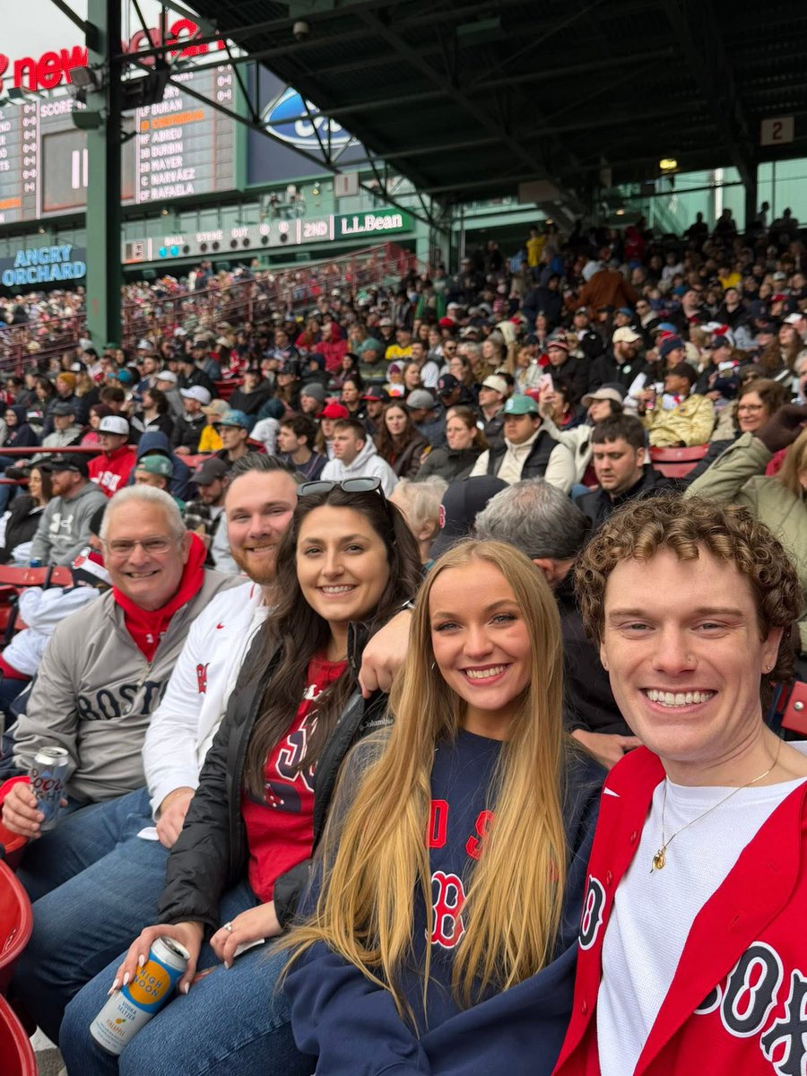 FrannyT00's tweet photo. Great Day at Fenway Park ⚾️ https://t.co/zLvafZj4rd
