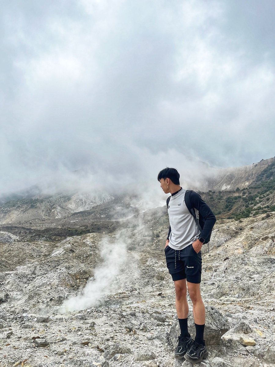 justhuman969's tweet photo. papandayan mountain https://t.co/awcFJ1hjFp