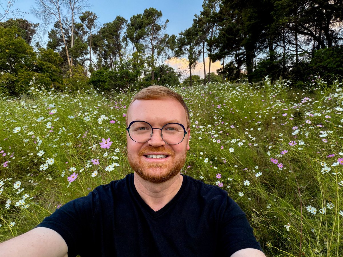 UlrichJvV's tweet photo. There’s just something so magical about cosmos season in Johannesburg 🌸🤍💗🤓 https://t.co/czkUiNDkRC