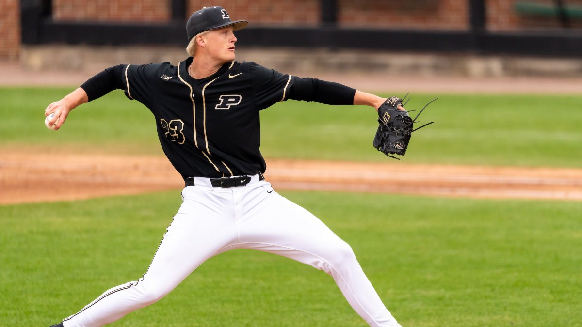 PurdueBaseball's tweet image. #PlayBall at Alexander Field!! @AustinKlug11 has delivered the 1st pitch to Illinois leadoff man Nick Groves. #BoilerUp 

📊 Live Stats: boile.rs/BSB4526
🔊 Listen: boile.rs/Listen &amp;amp; PurdueSports App
📺 B1G+: boile.rs/B1Gp4526