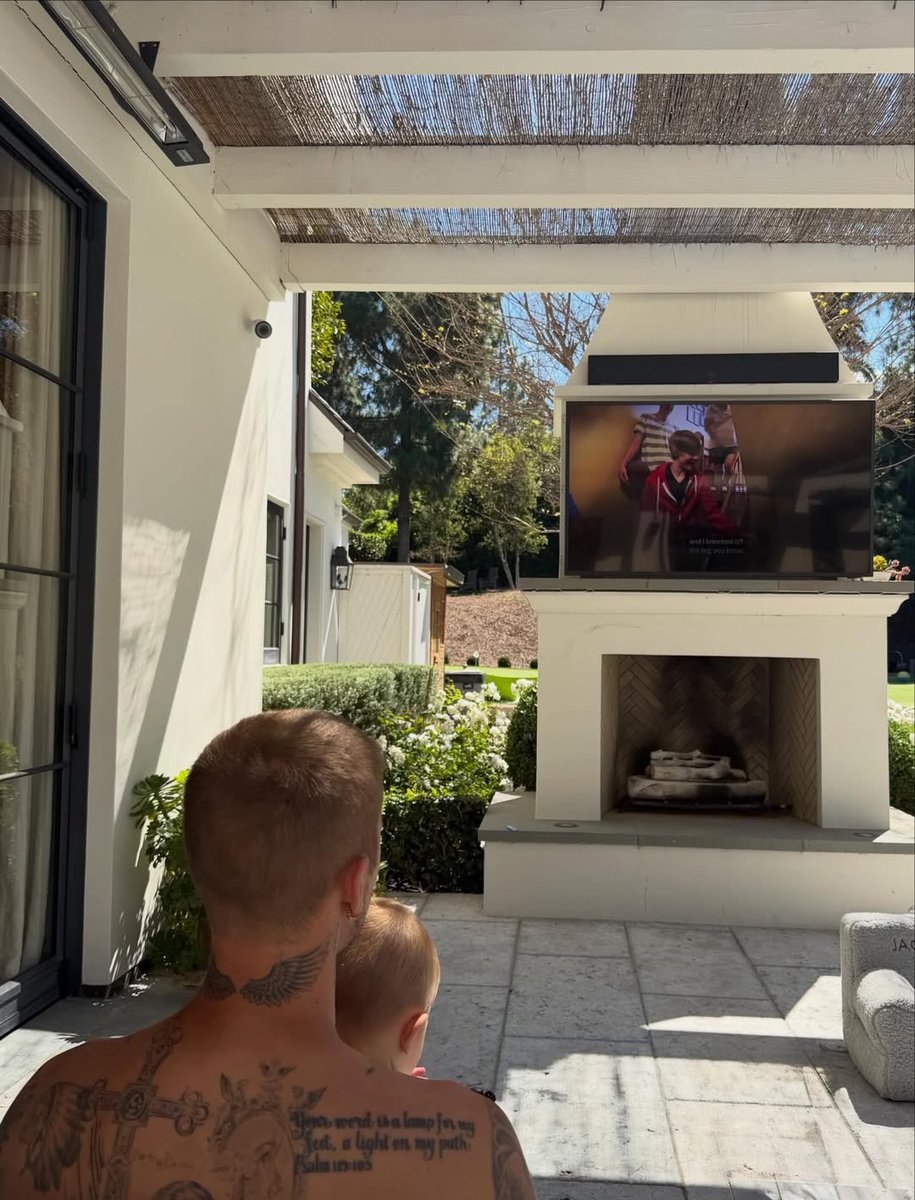 emma ⟢ tweet media